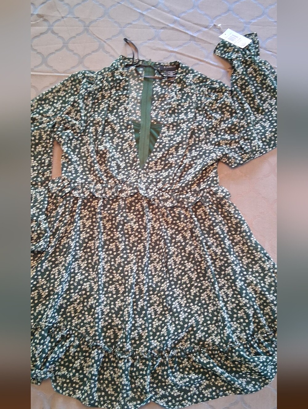 B. Darlin Hunter Green Floral Ruffle Dress Size 9/10 NWT